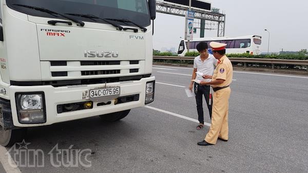 Đề xuất thu tiền xử phạt của lái xe ô tô qua tài khoản ngân hàng ảnh 2